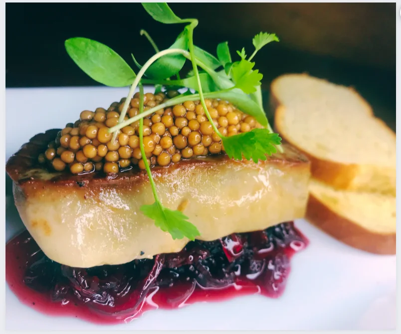Seared foie gras with pickled mustard seeds, caramelized onions and brioche